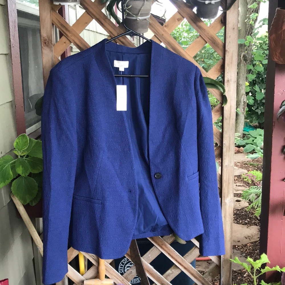 Lovely blue blazer!